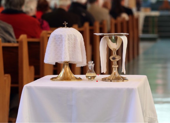 Exit l&rsquo;eau bénite dans le Diocèse de Valleyfield