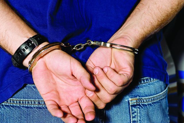 Arrestation d’un homme en lien avec de la pornographie juvénile