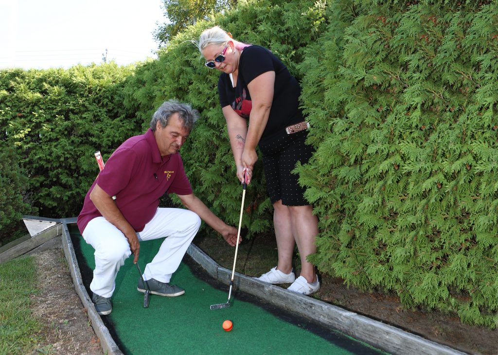 Carl Carmoni et le mini-putt : une histoire d’amour depuis 50 ans
