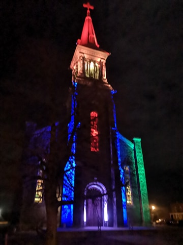 L&rsquo;église de Saint-Constant illuminée toute la semaine