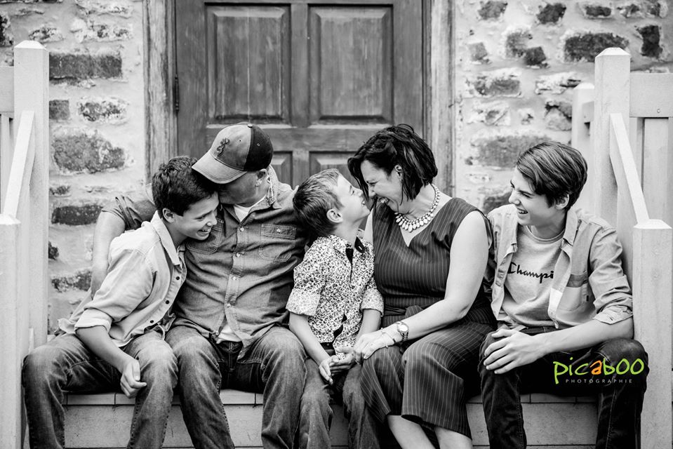 Une photographe prendra des photos de familles pour Mira