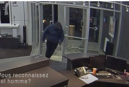 Un suspect recherché pour vol dans un commerce de Saint-Hubert