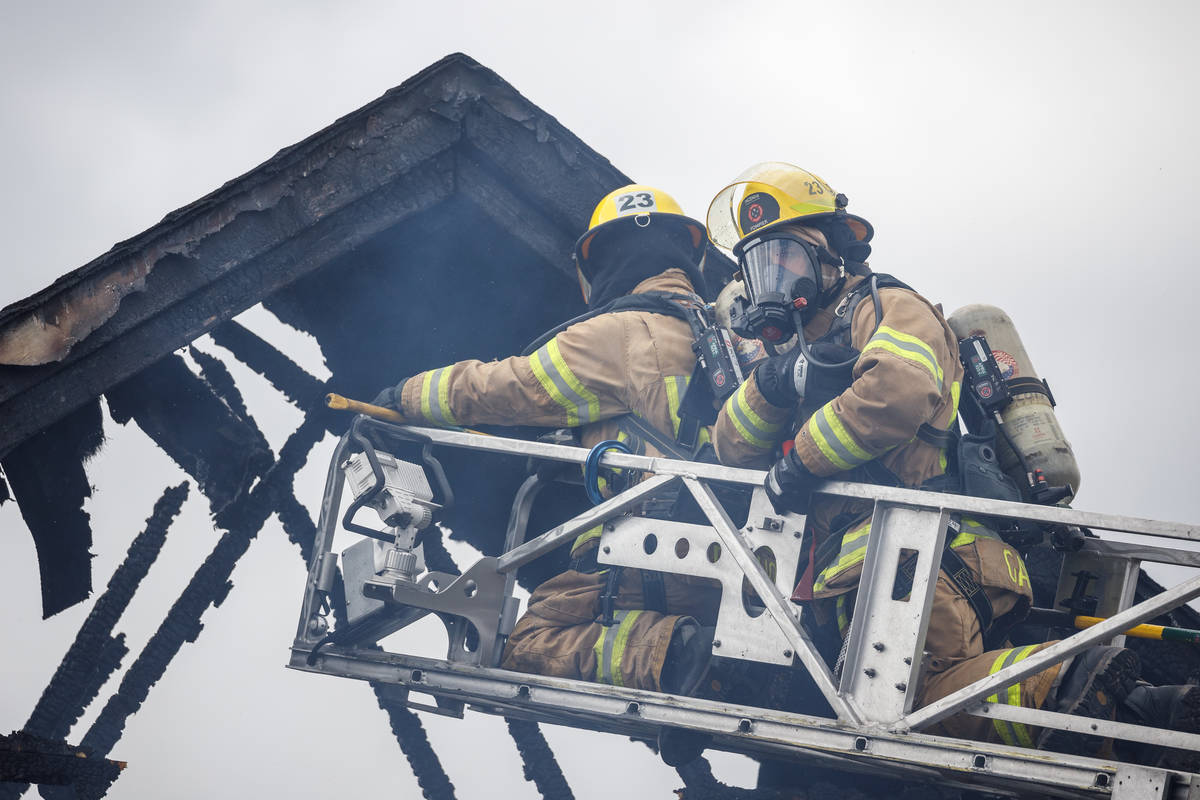 VIDÉOS – Une maison de Saint-Constant en proie aux flammes