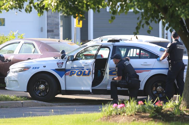 VIDÉO – Un homme en crise tient les policiers en haleine pendant une heure