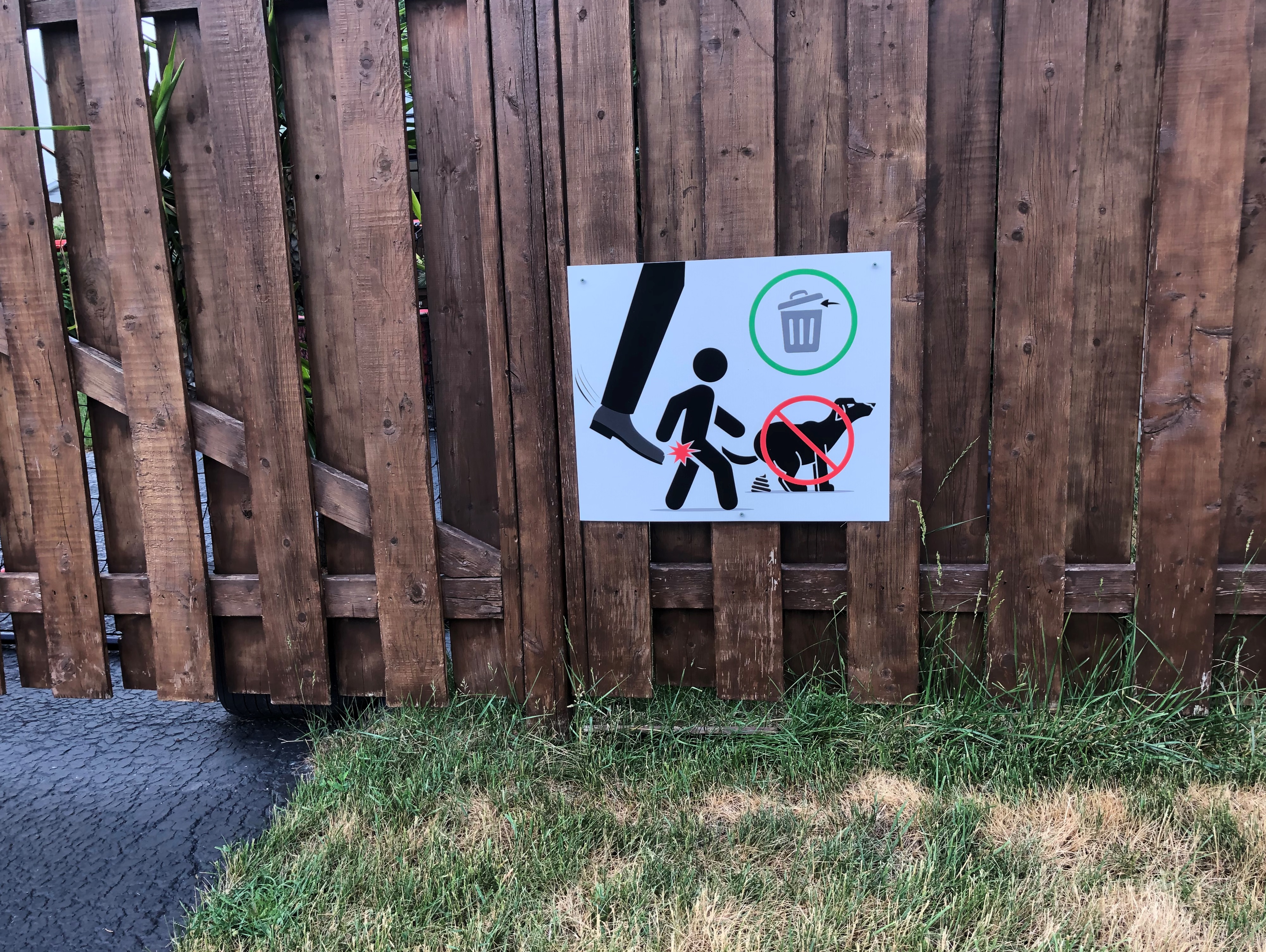 Une affiche qui dit tout aux propriétaires de chien !