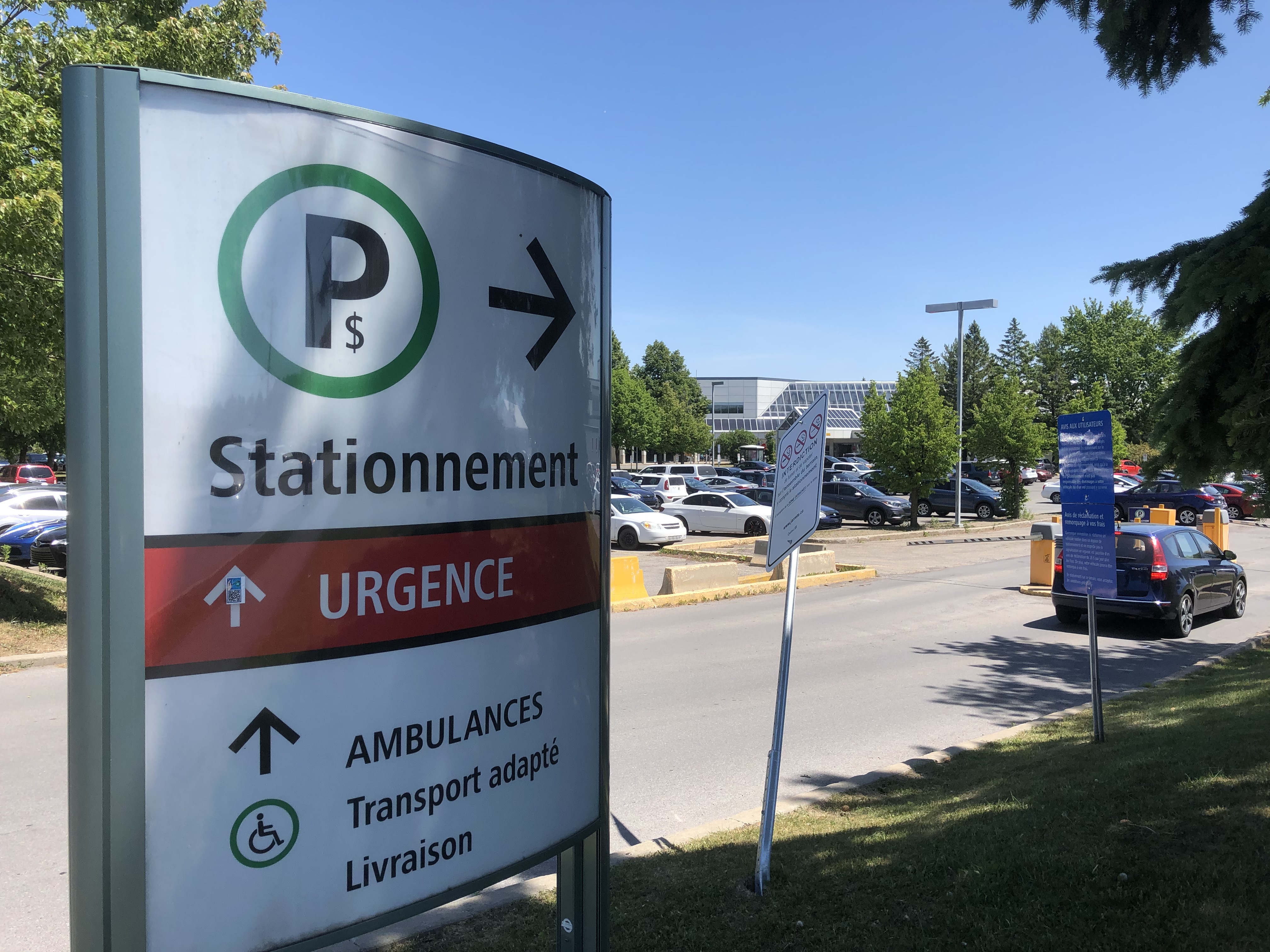 Les frais de stationnement dans le réseau de la santé diminuent