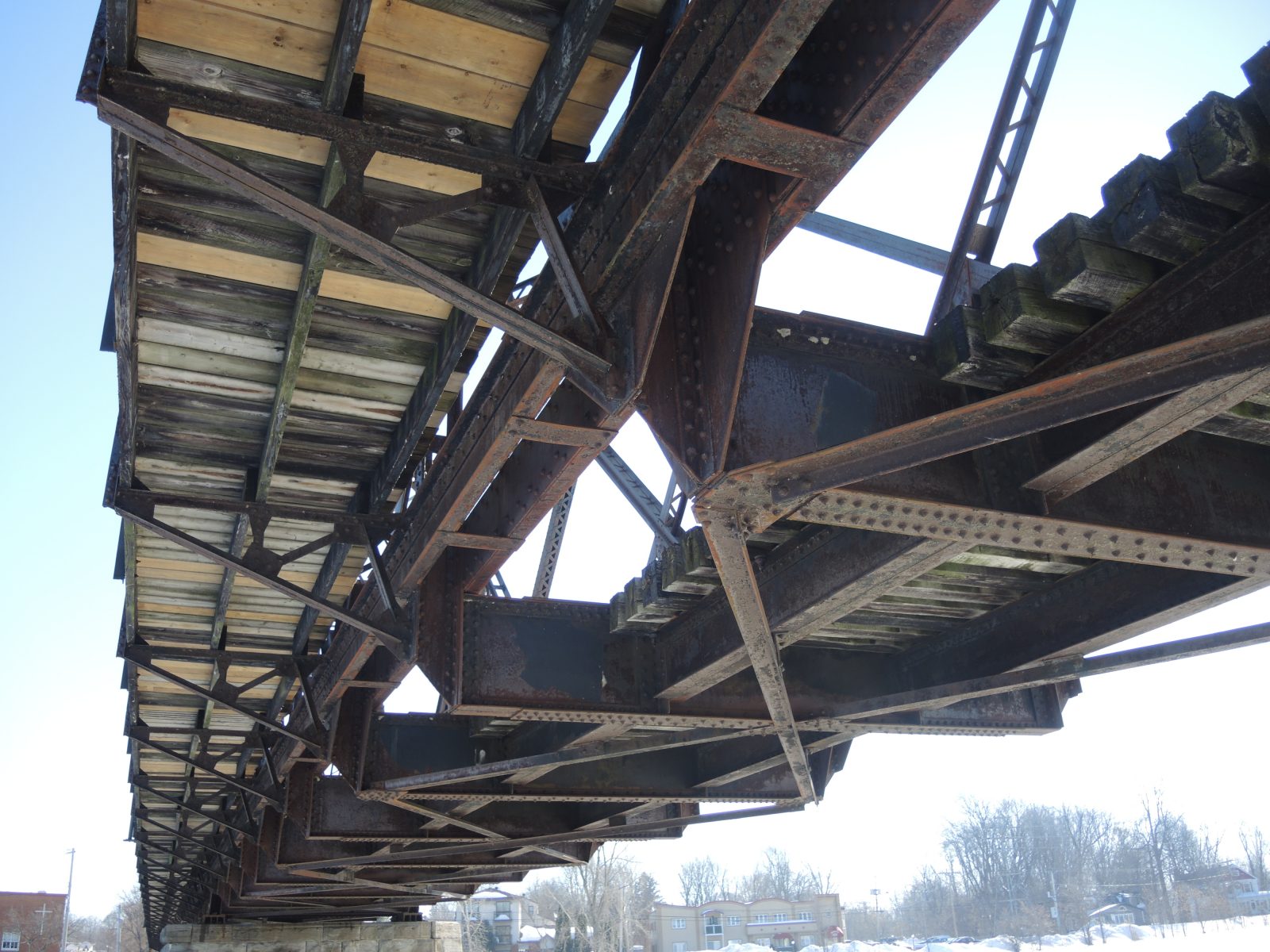 Sauter d&rsquo;un pont au-dessus de la rivière Châteauguay est passible d’une amende