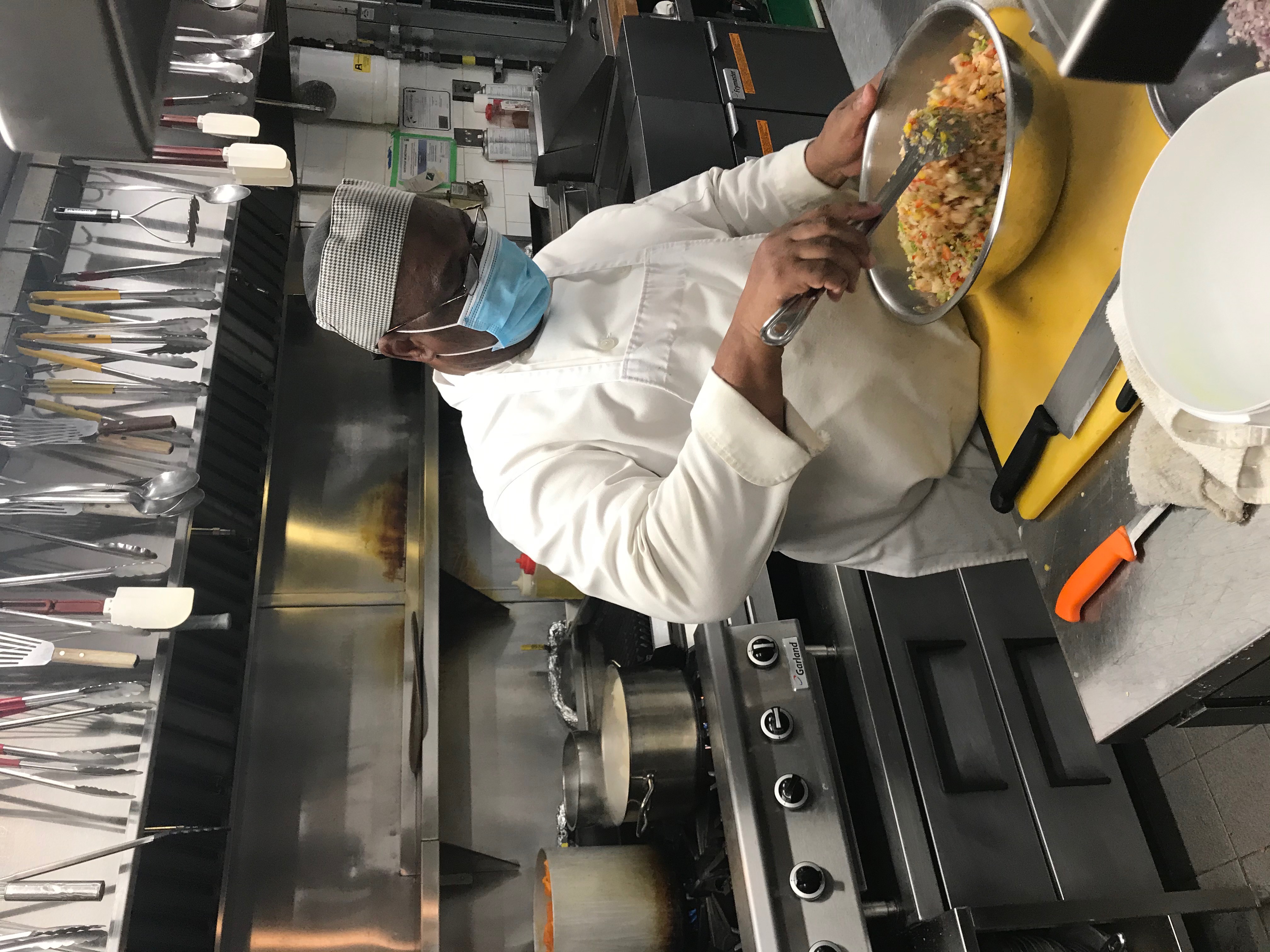 Chauds les masques dans les cuisines des restaurants
