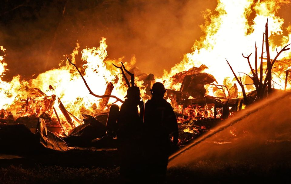 VIDÉO – Une grange décimée par «un feu d’une rare intensité» à Saint-Constant