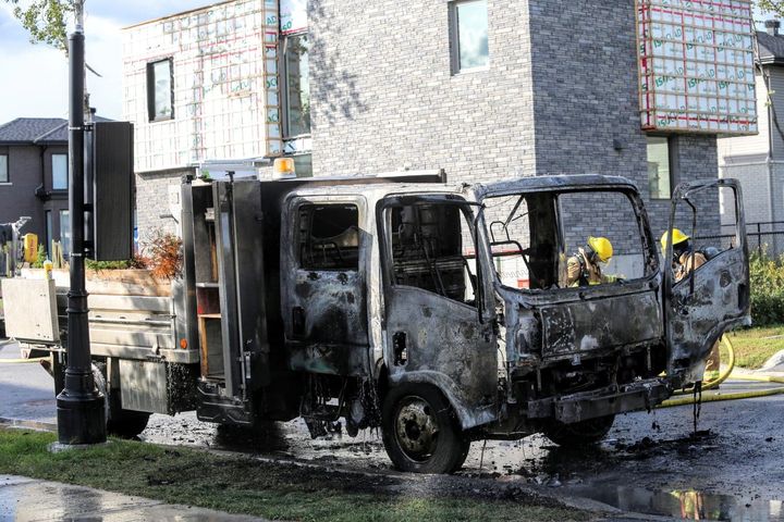 Une camionnette flambe à La Prairie