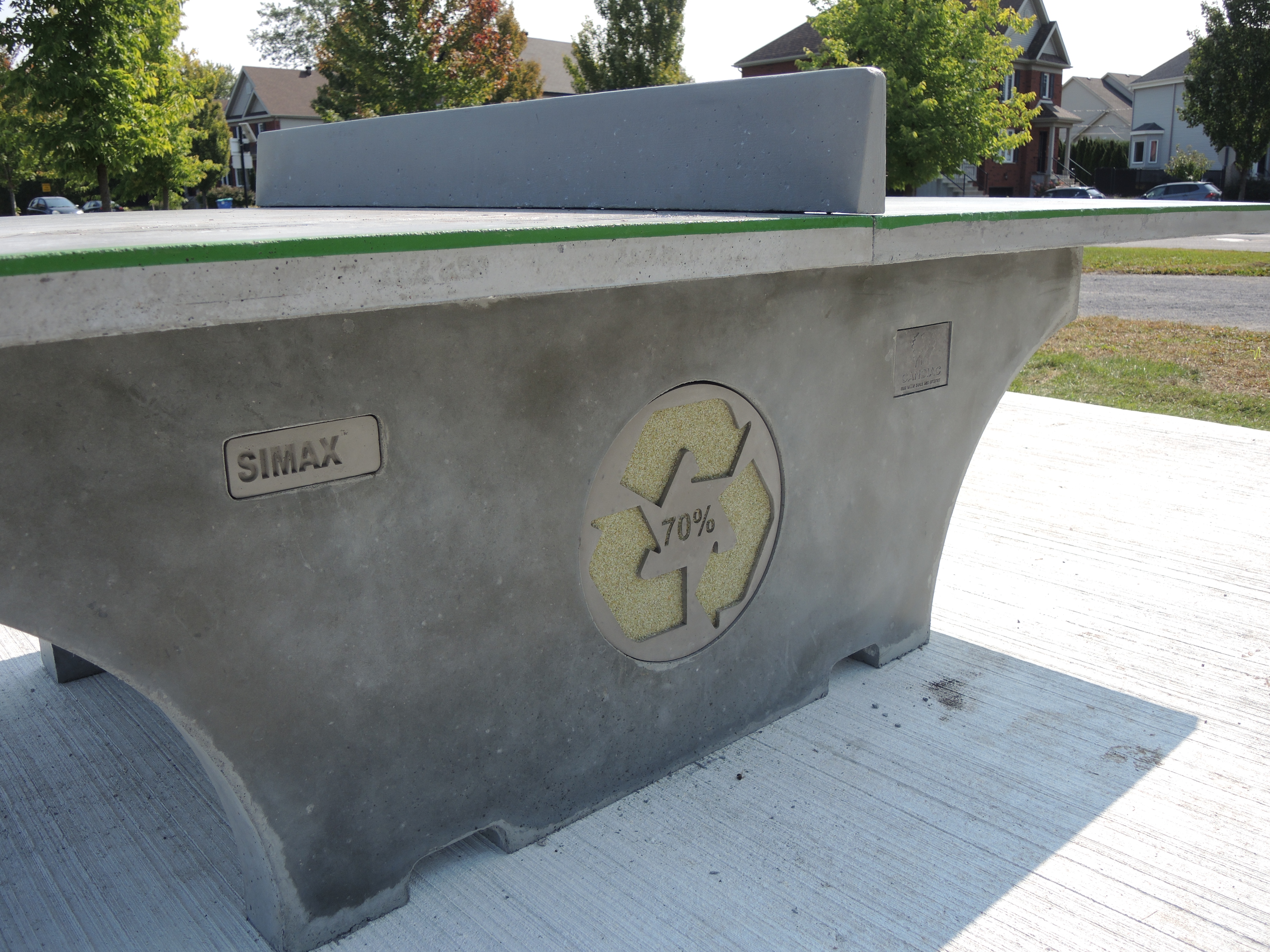 VIDÉO – Jouer au ping-pong dans les parcs à Candiac