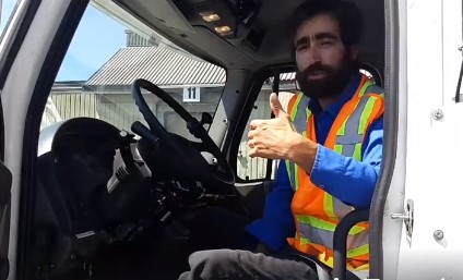 Paraplégique, Simon Desmeules peut maintenant conduire un poids lourd