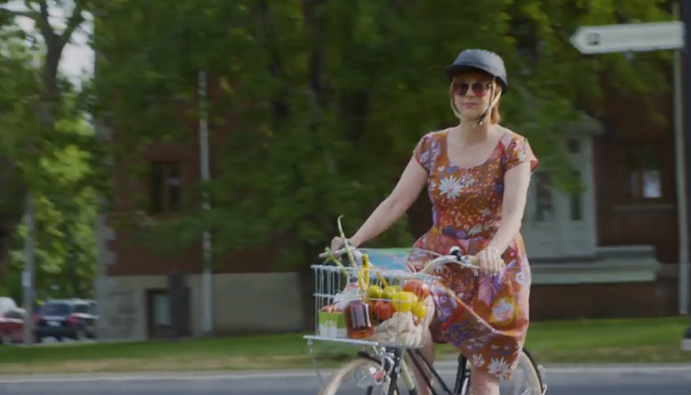 Chantal Lamarre parcourt les restaurants de la région dans des capsules promotionnelles