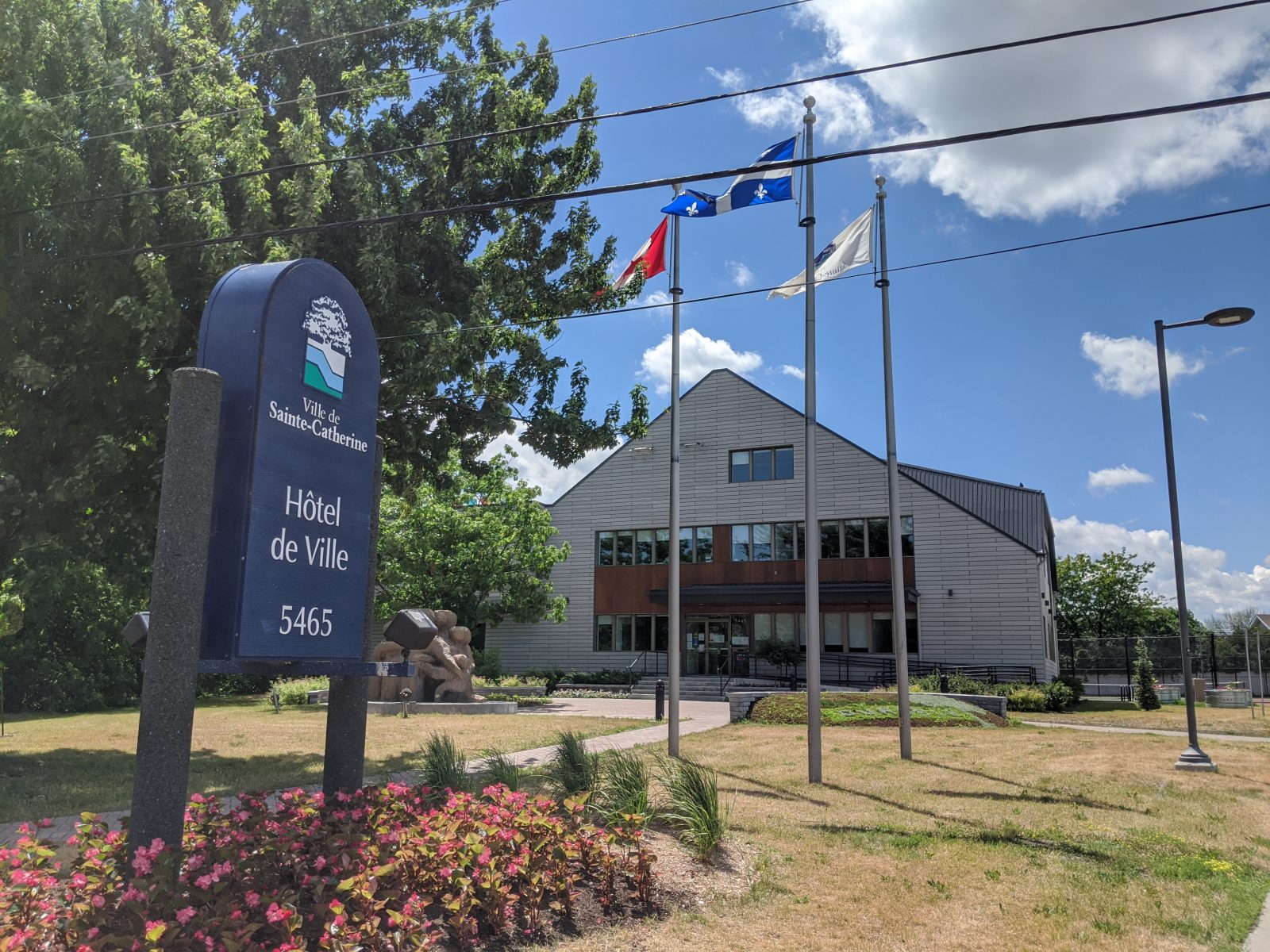 Sainte-Catherine rouvre graduellement ses bâtiments municipaux