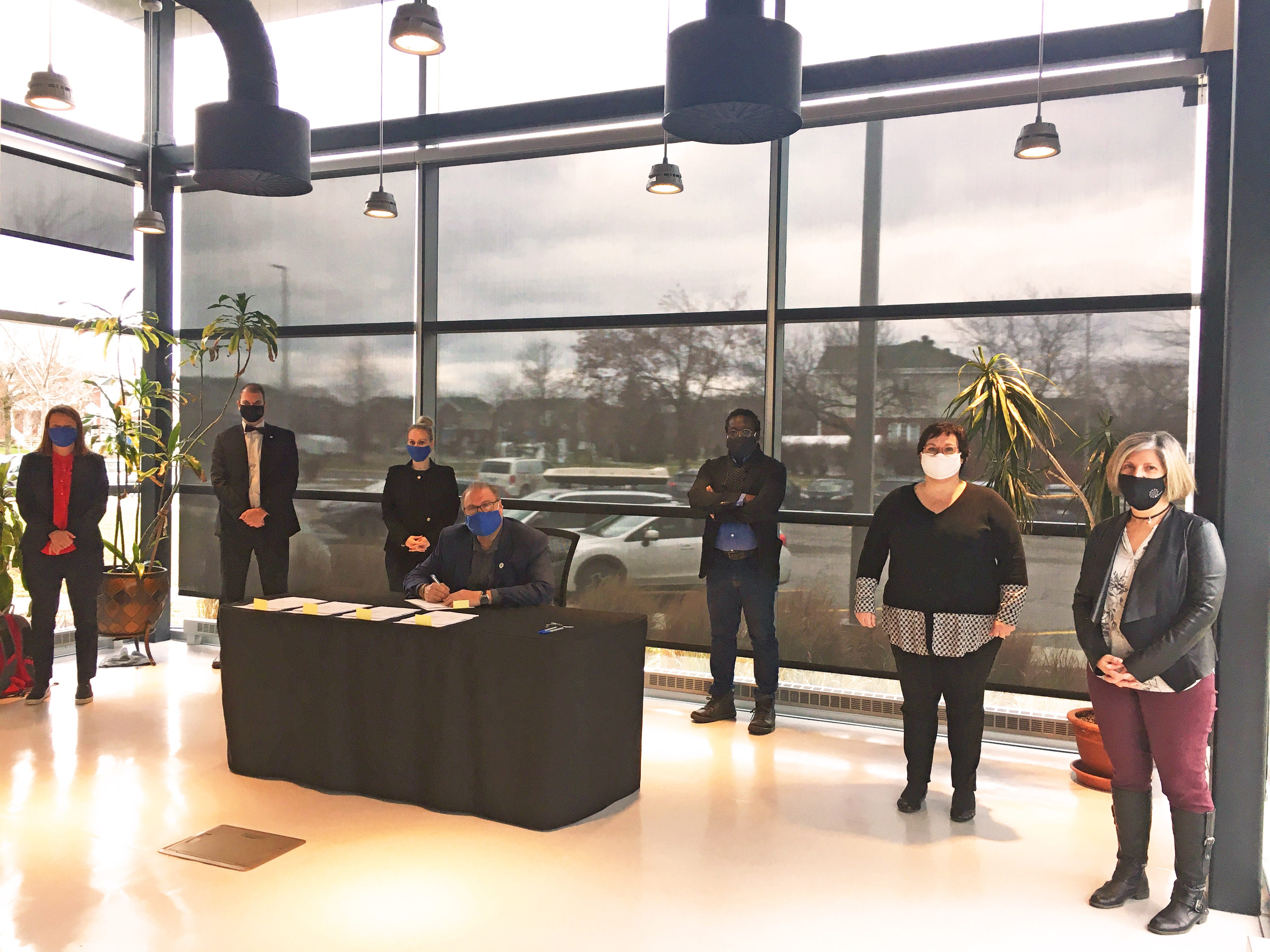 La Prairie s’entend avec ses cols blancs