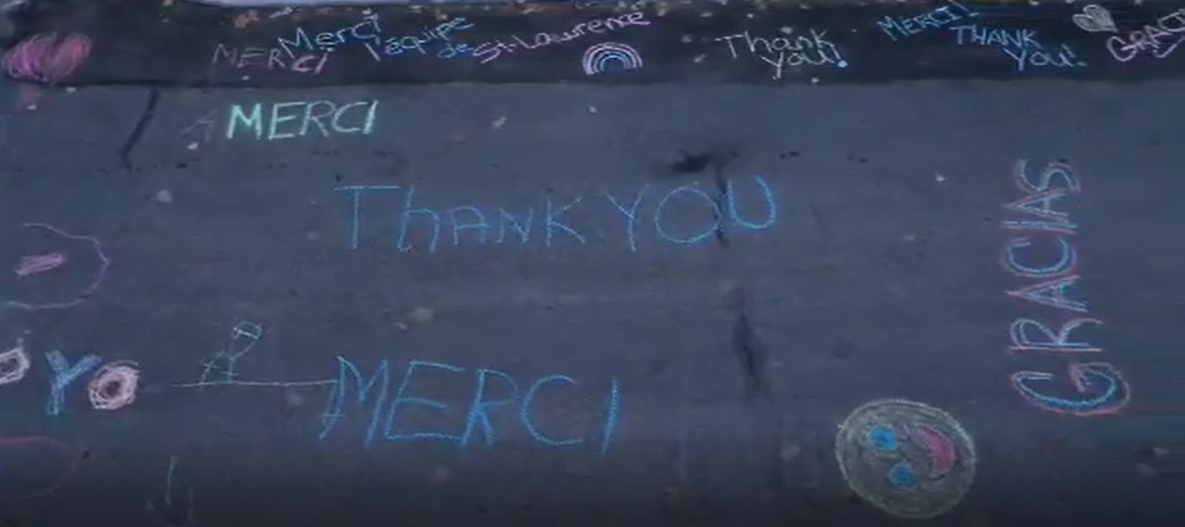 VIDÉO – Des parents «dessinent» des remerciements au personnel d&rsquo;une école à Candiac