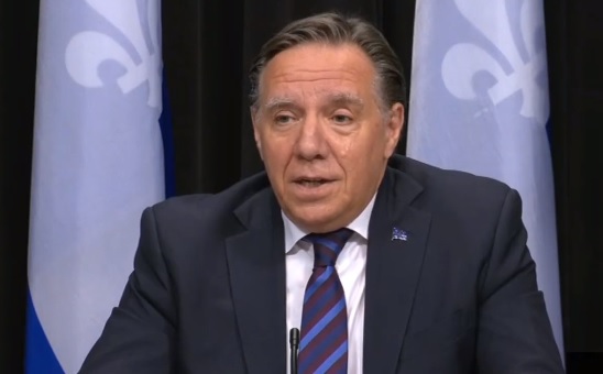 Impossible de tout rouvrir bientôt, malgré la baisse des cas, dit Legault