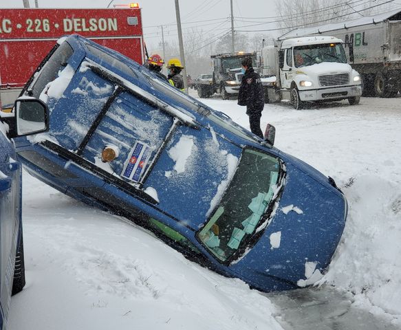 VIDÉO – Deux sorties de route en moins de 10 minutes sur le ch. Saint-François-Xavier