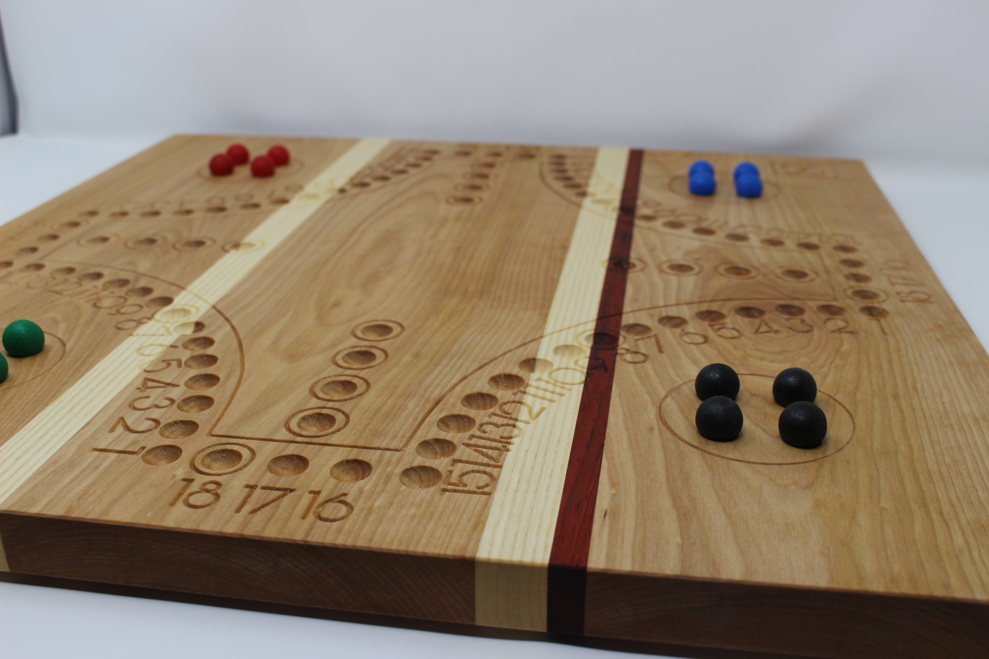 TERMINÉE – Enchère no 12 : un jeu de toc en bois fabriqué à la main