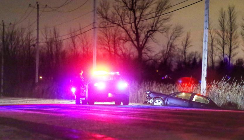 Un véhicule accidenté est abandonné dans un fossé à Saint-Constant