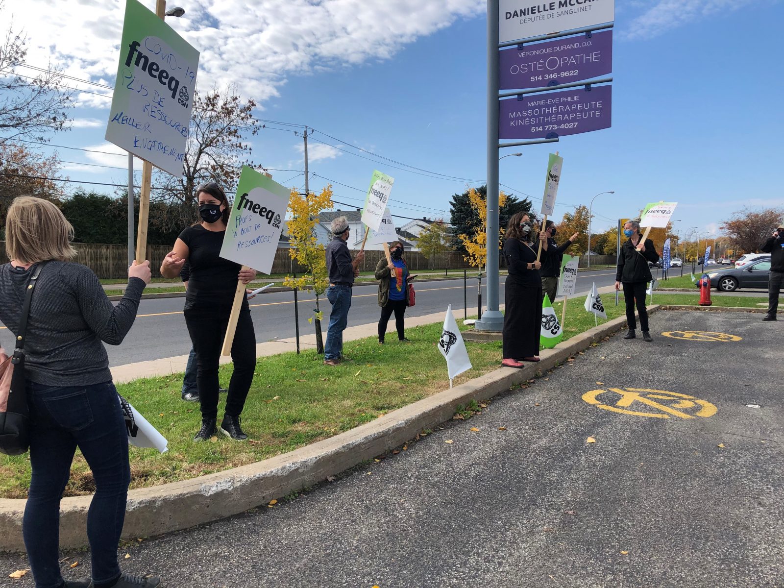 Des professeurs du réseau collégial manifestent de nouveau à Saint-Constant