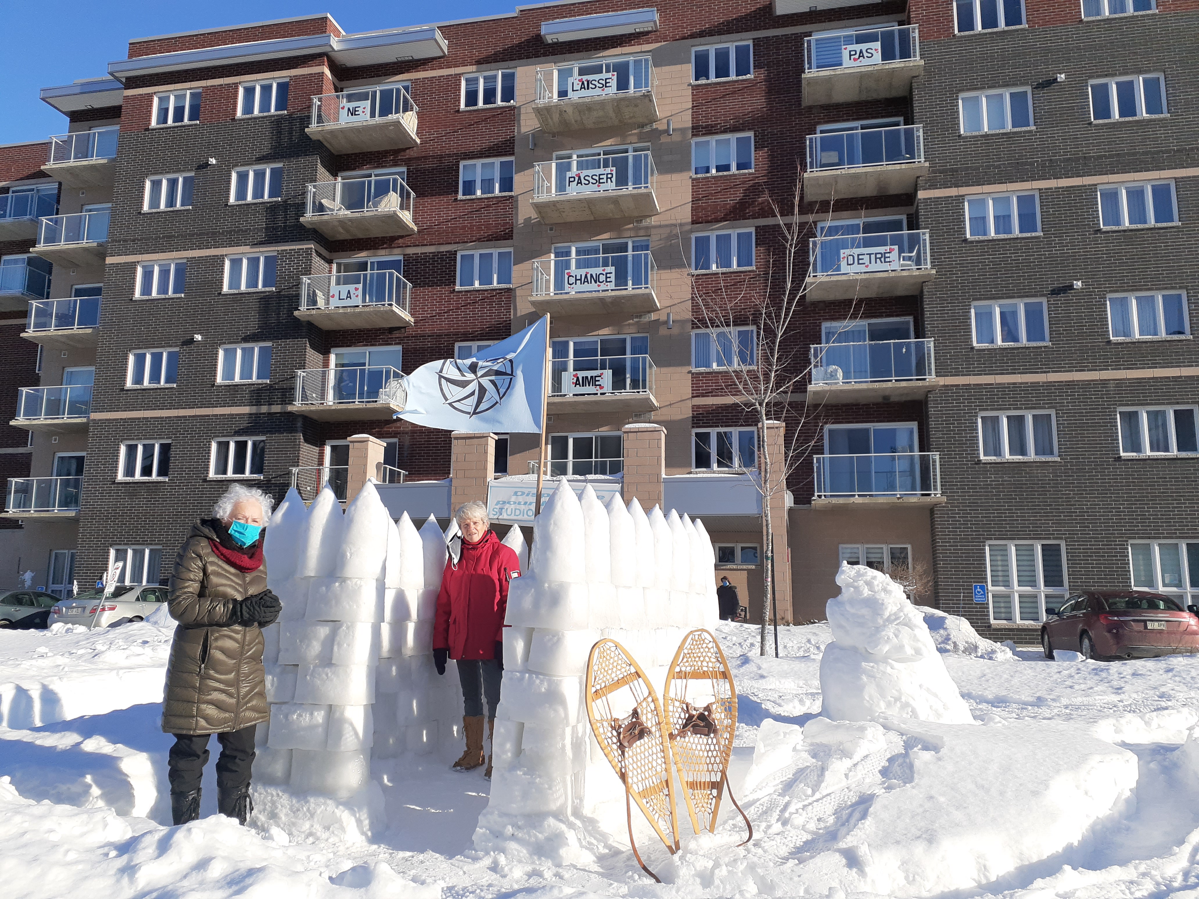 VIDÉO – Des aînés d’une résidence à La Prairie s’amusent lors d’une fête des neiges
