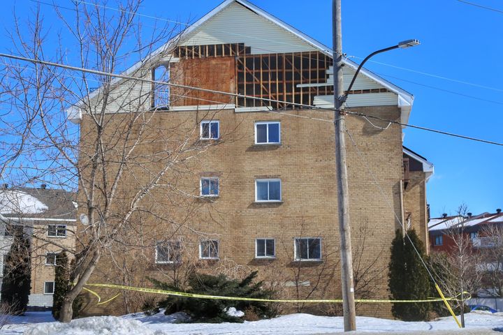 Le vent cause des dommages à un immeuble de La Prairie