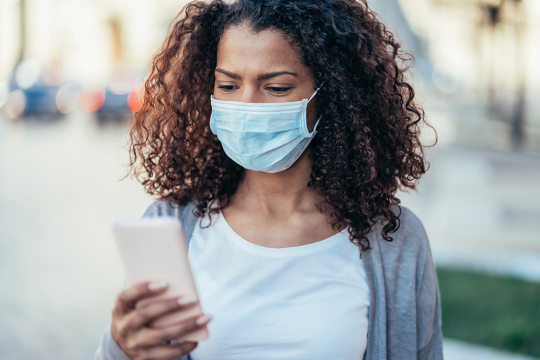 Des gens témoignent d’une fraude aux accents européens