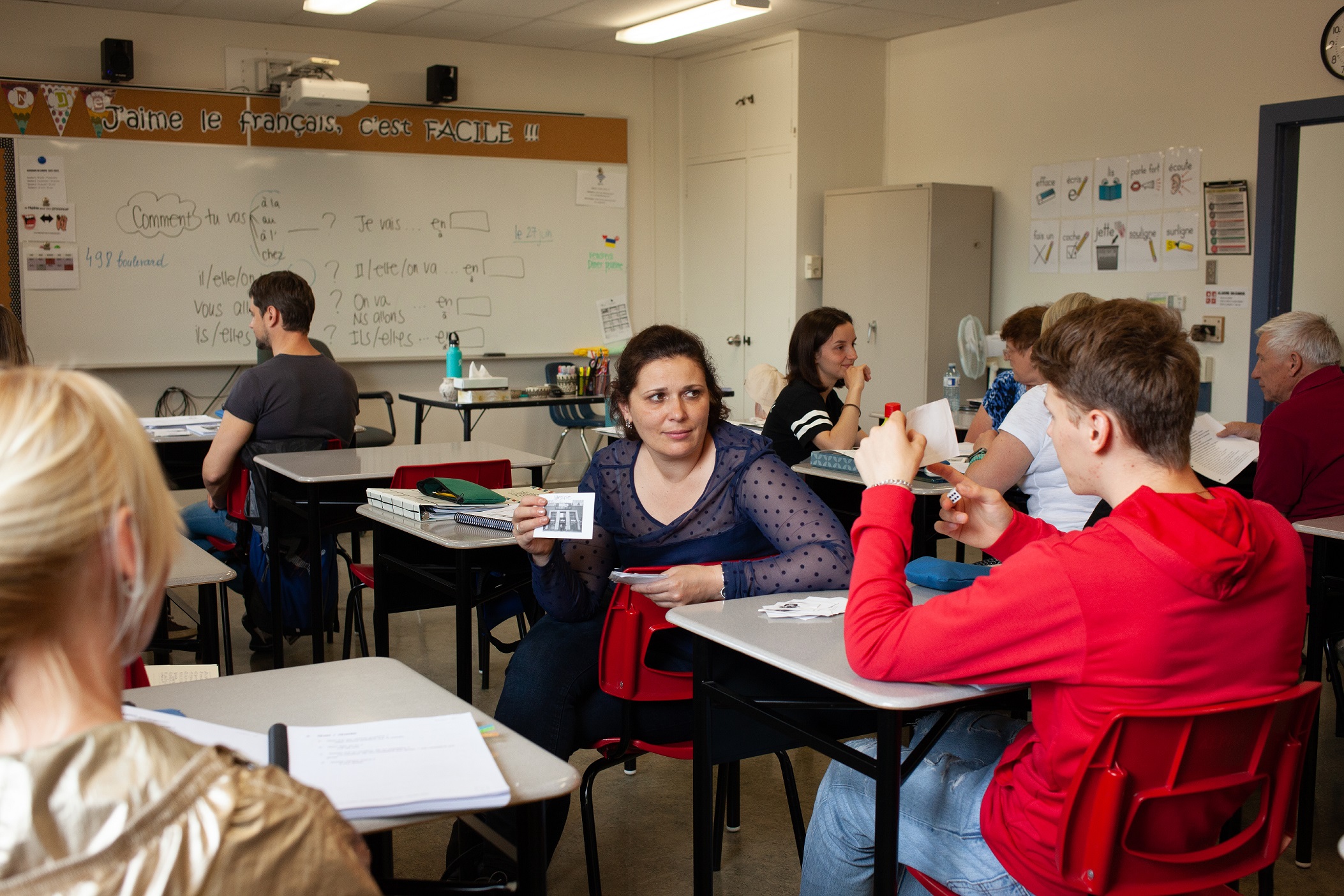 Des Ukrainiens apprennent le français à Châteauguay