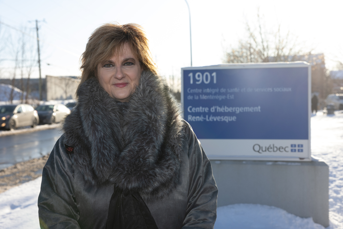 Secrétaire de direction le jour, préposée en CHSLD le soir