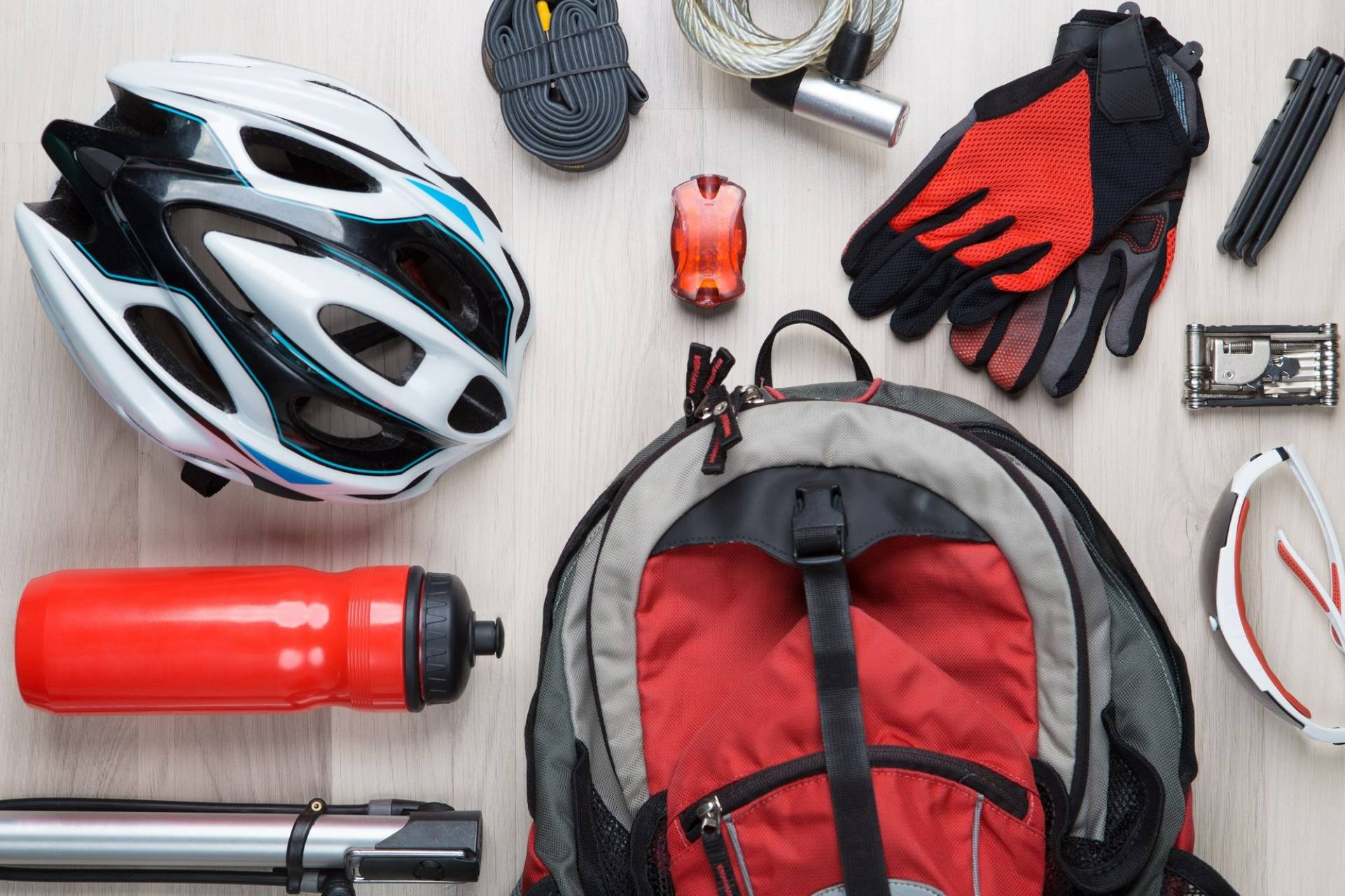 10 accessoires indispensables pour vos randonnées estivales à vélo