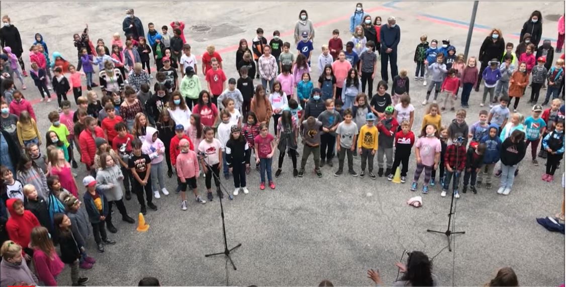 VIDÉO-Des élèves d’une école de Delson chantent Ariane Moffatt