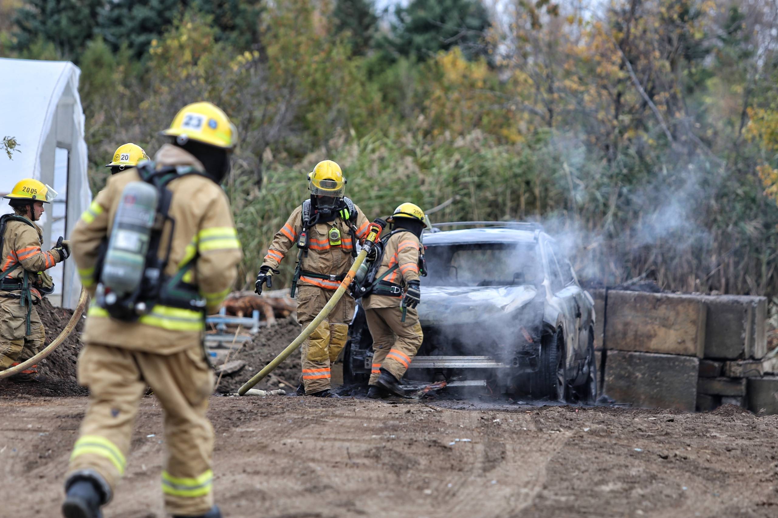 VIDÉOS – Véhicule volé en flammes à Saint-Constant