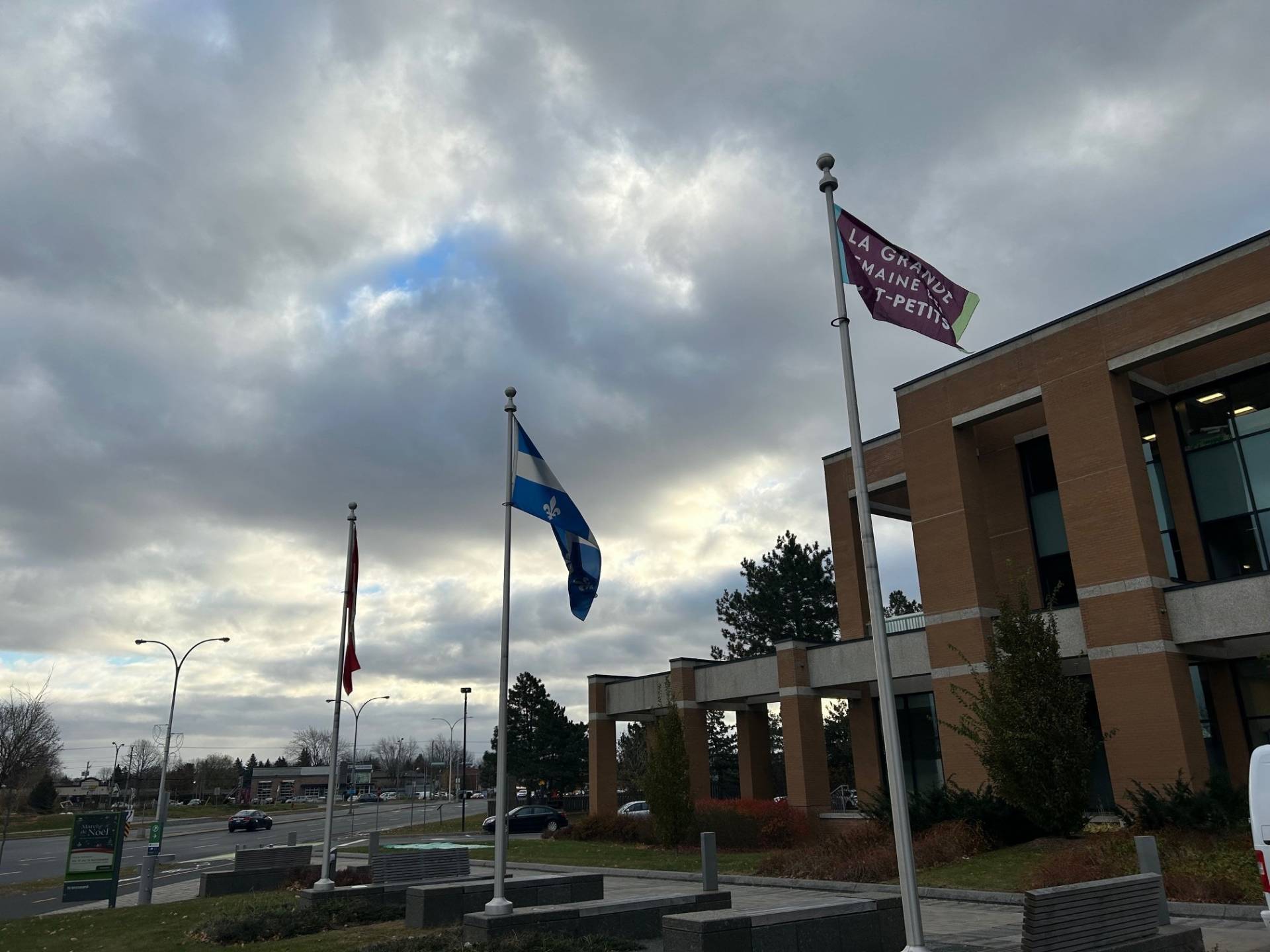 Journée mondiale de l’enfance : drapeau hissé à Brossard