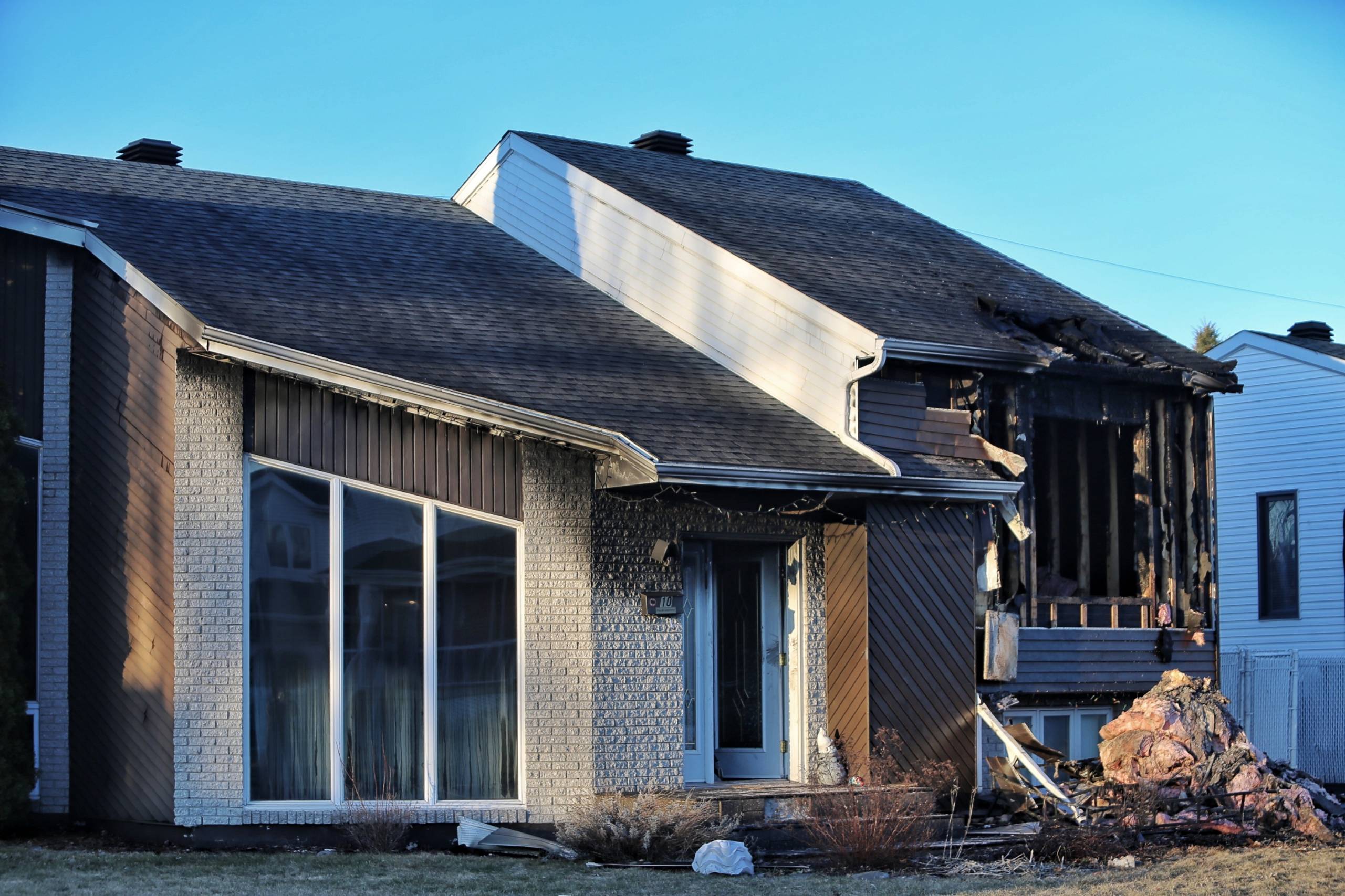Enquête entourant l’incendie d’une maison à Saint-Constant