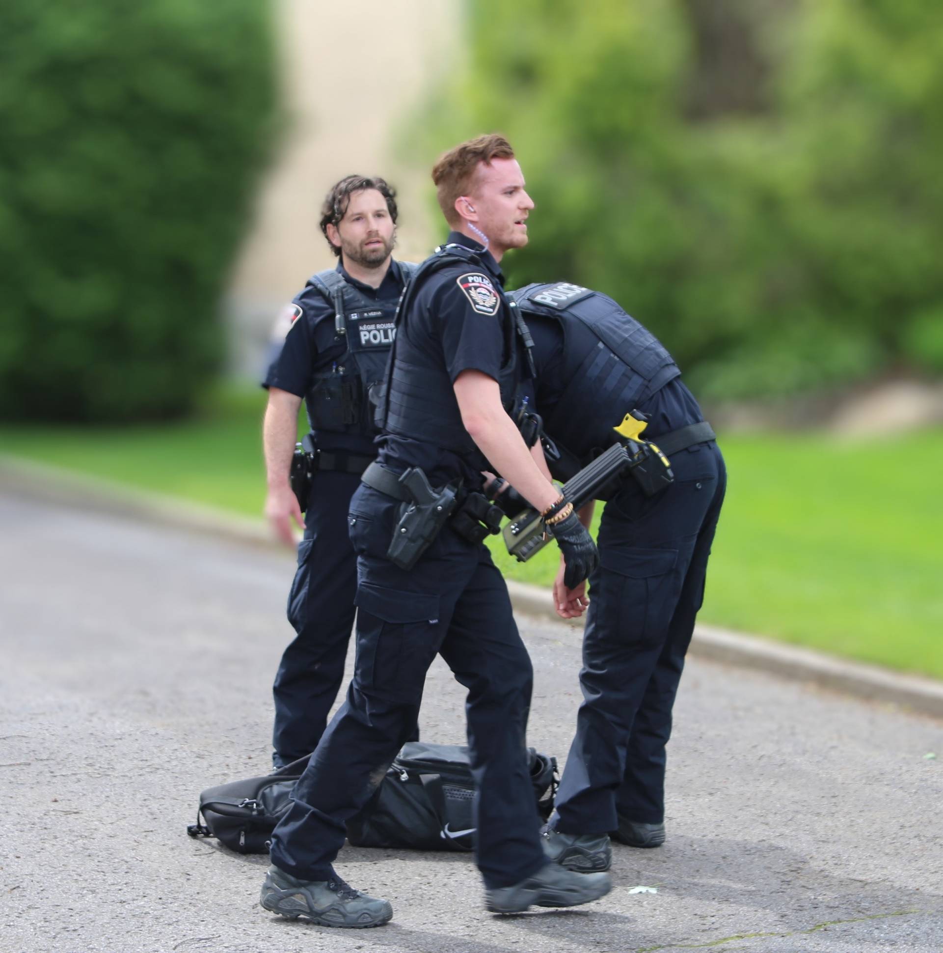 Introduction par effraction à Candiac : deux suspects demeurent détenus, un 3e toujours en fuite