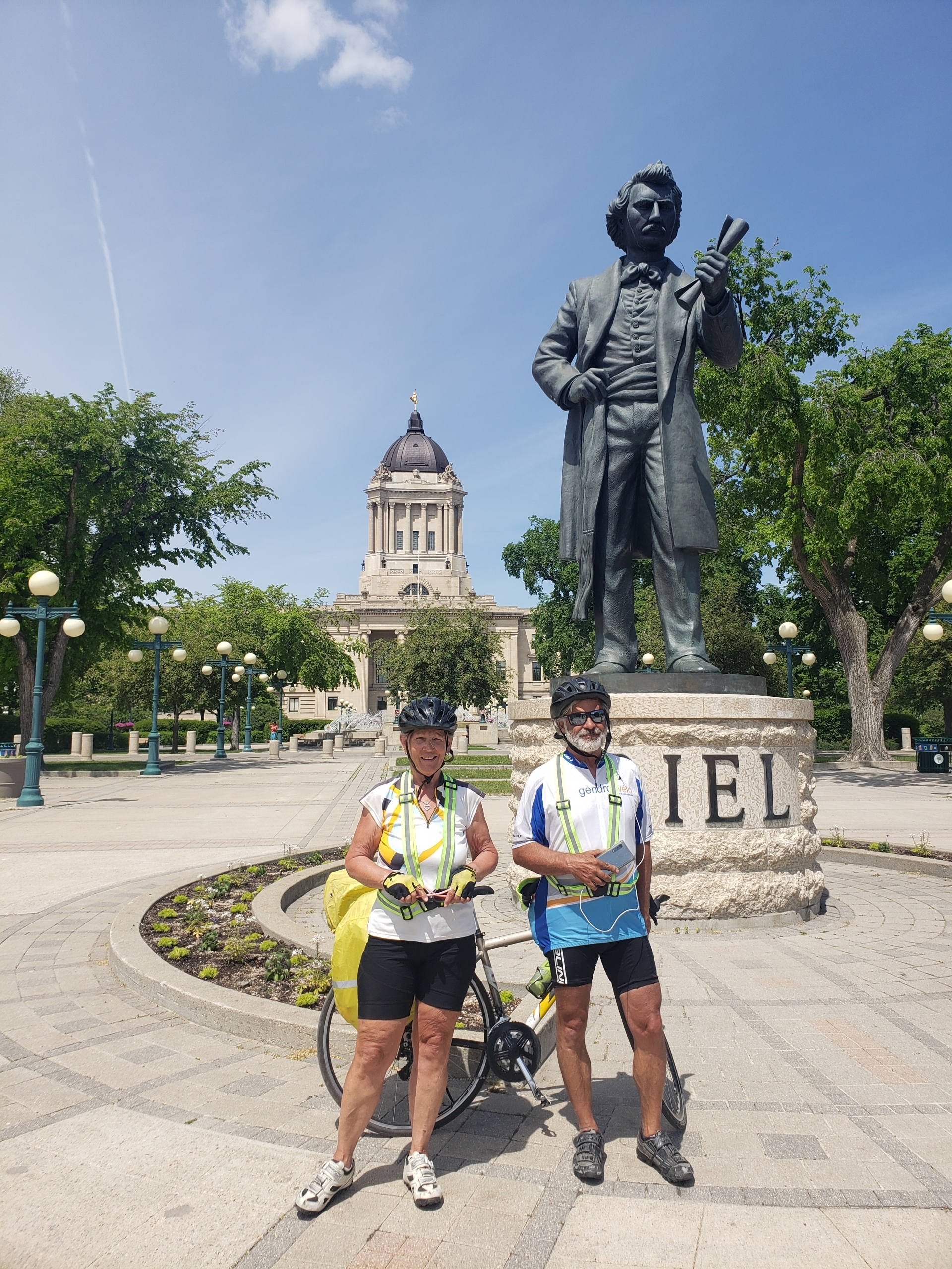 Un couple relie Vancouver à Montréal à vélo