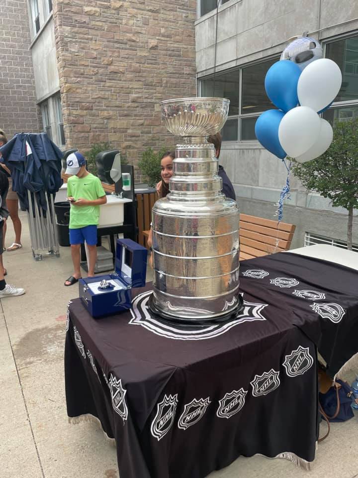 VIDÉO – La coupe Stanley en visite dans la région