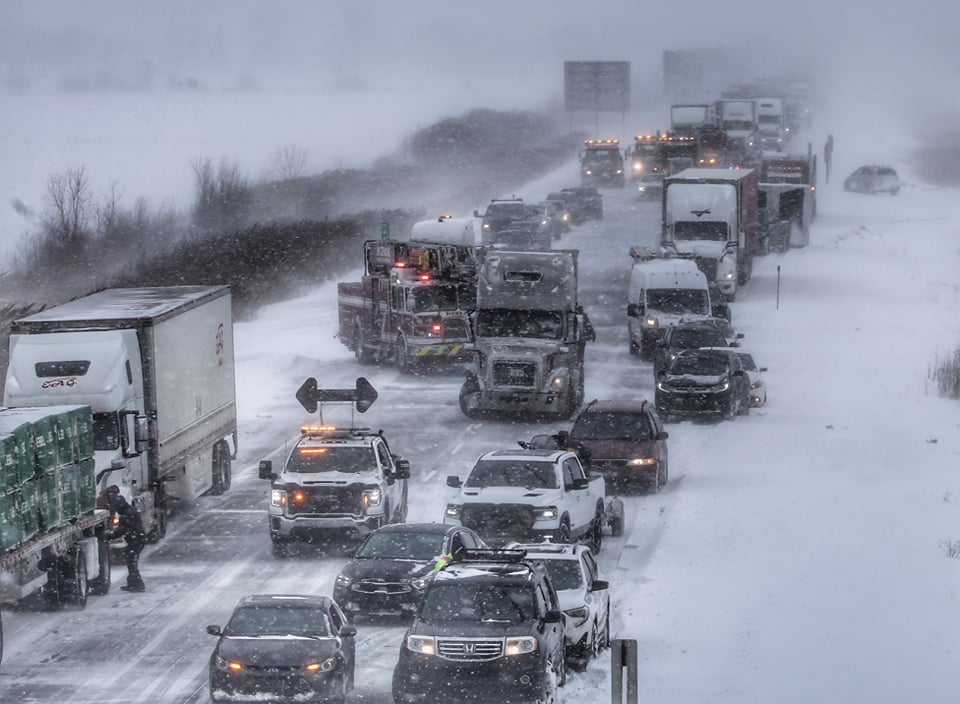 VIDÉOS – Carambolage sur l&rsquo;A30 à Saint-Constant