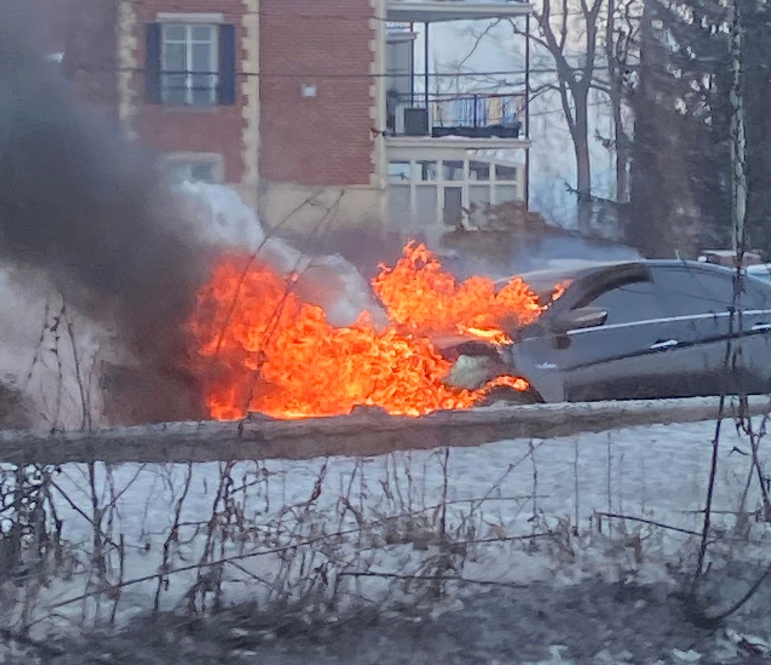 Un véhicule prend feu sur la route 132