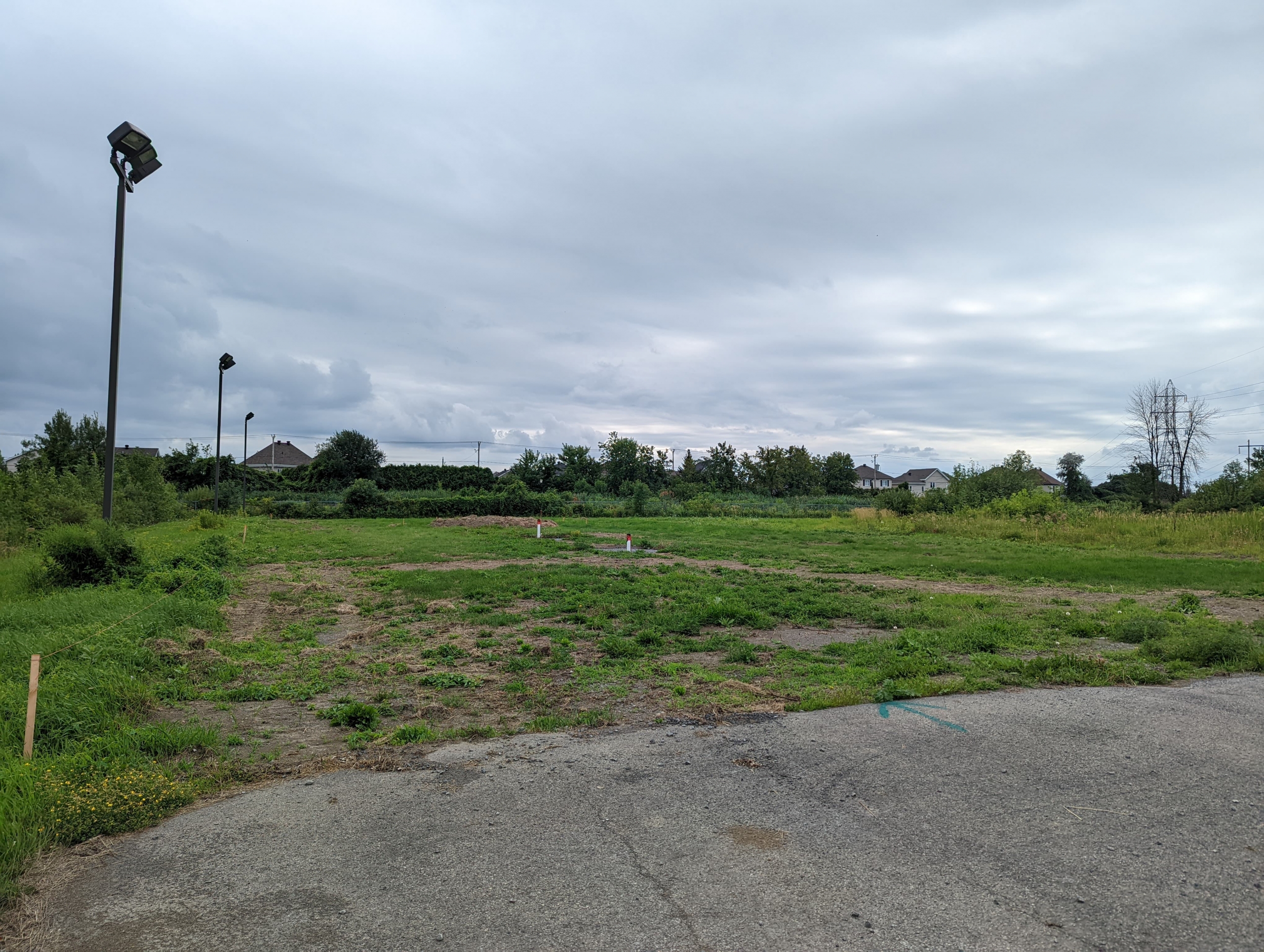 VIDÉO – Les travaux au parc canin à Saint-Constant entamés