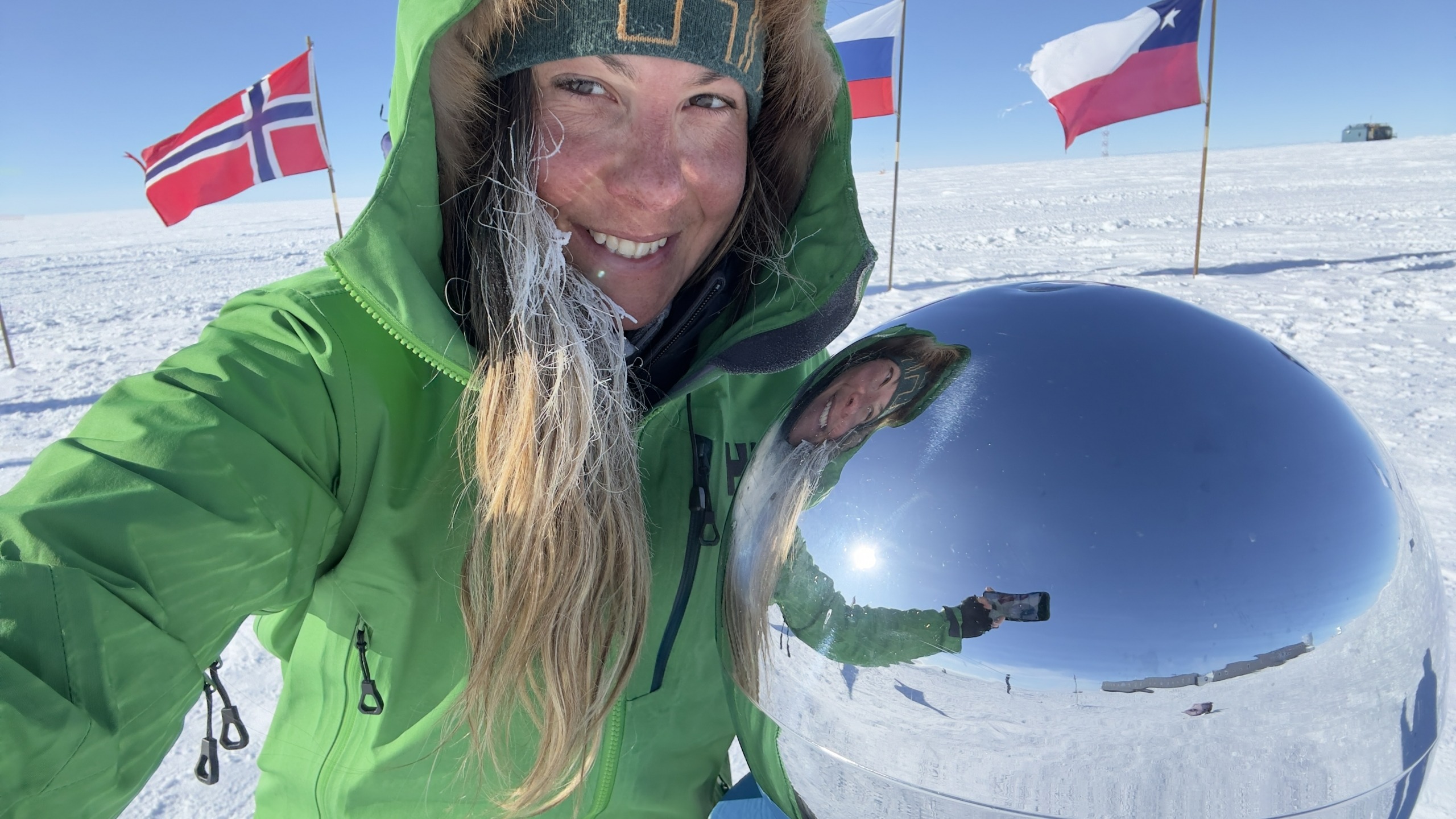 L’appel de l’Antarctique : l’aventurière Caroline Côté troque les skis pour la plume