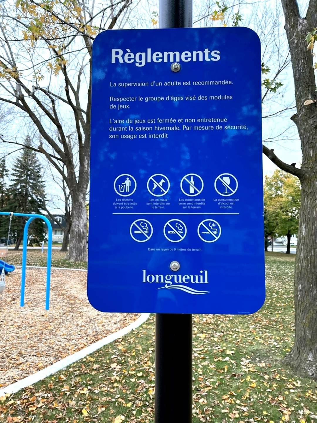 Chiens dans les parcs : des panneaux qui portent à confusion