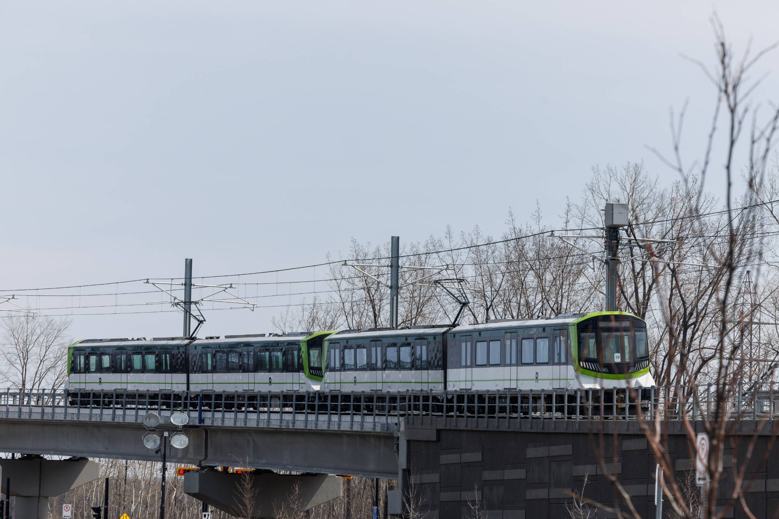Panne du REM : délai de 25 minutes pour secourir une passagère en détresse