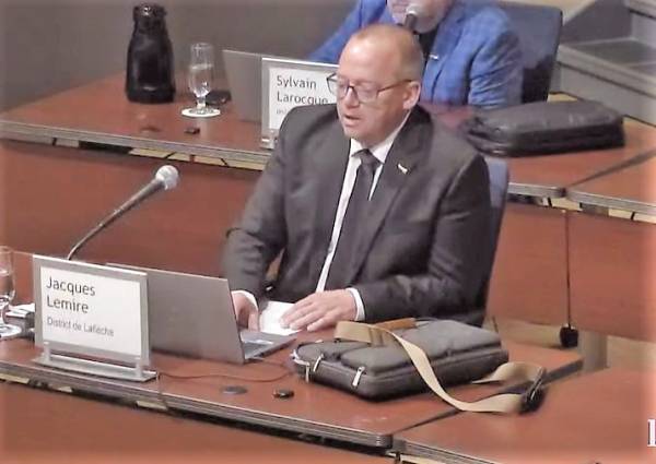 Rémunération des élus : Lemire demande le vote et est battu
