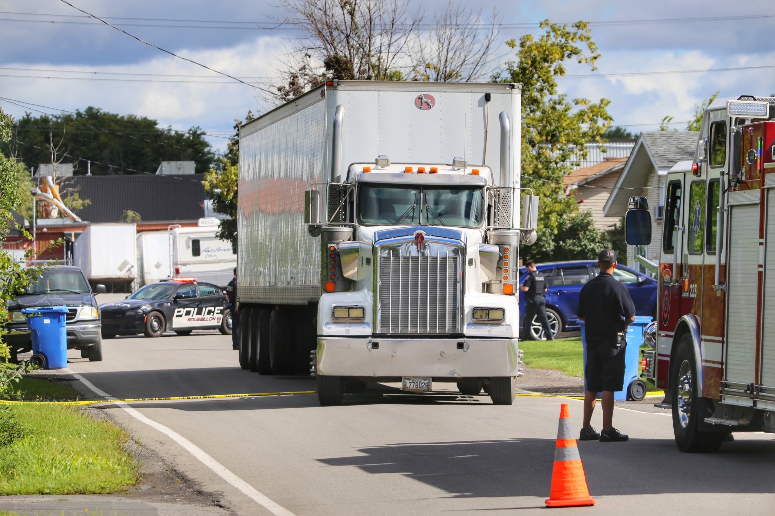 Un camion accroche un fil électrique à Sainte-Catherine