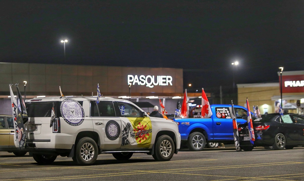 VIDÉO – Des opposants aux mesures sanitaires manifestent à Delson
