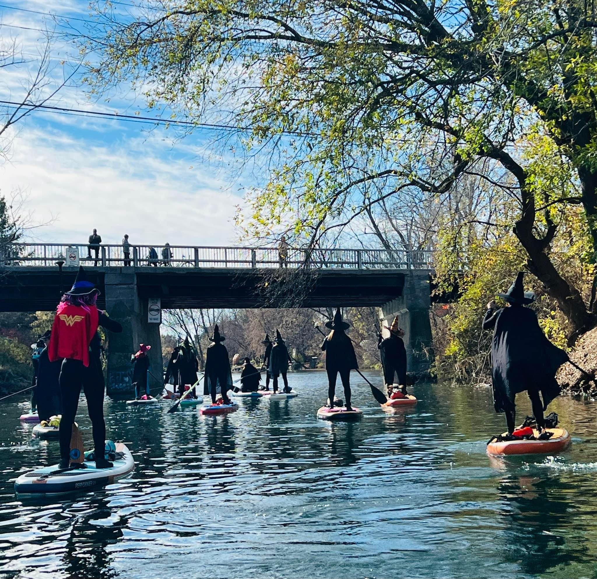 PHOTOS – Les sorcières en planche à pagaie de retour sur la rivière de la Tortue