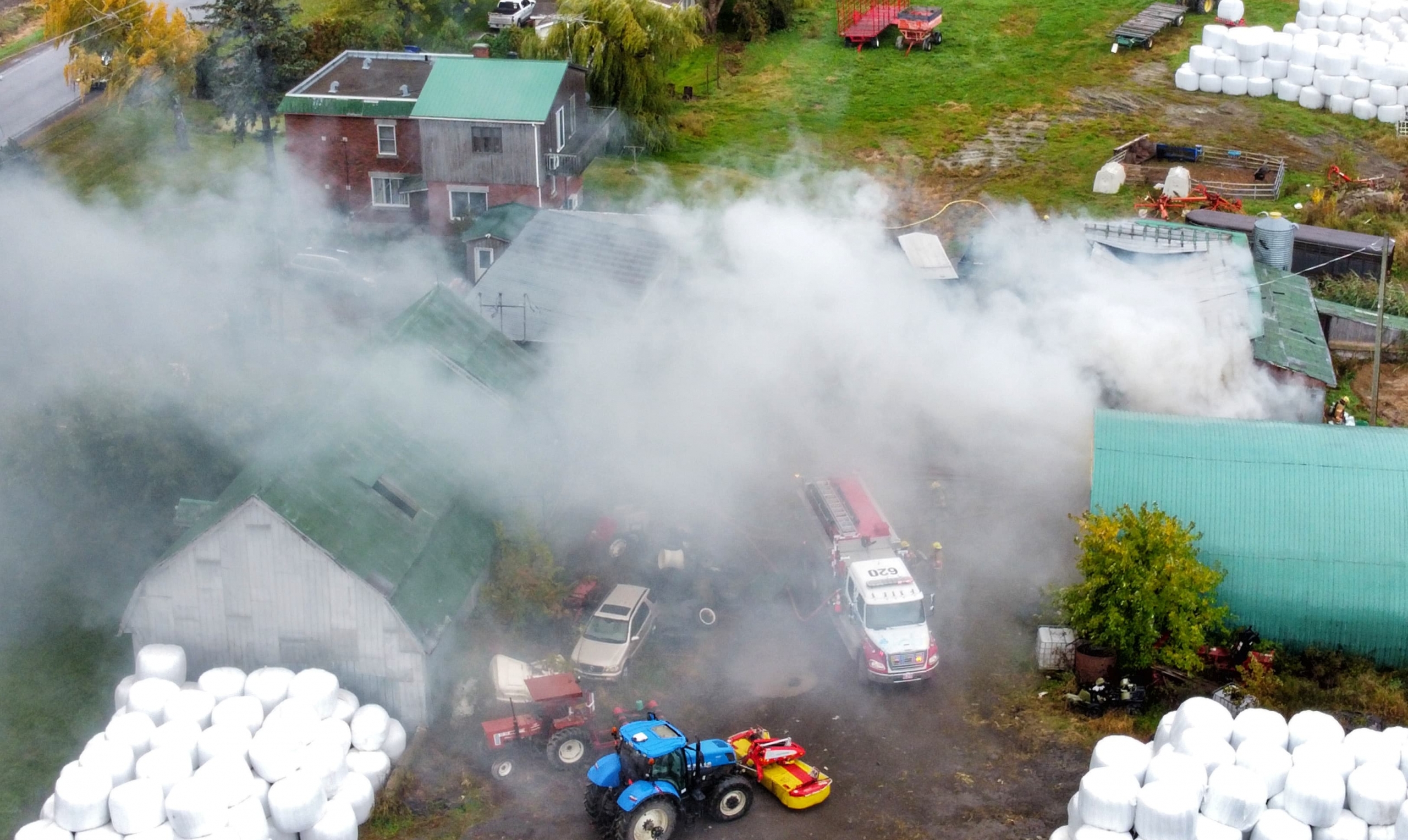 VIDÉO – Un garage endommagé par les flammes à Saint-Isidore