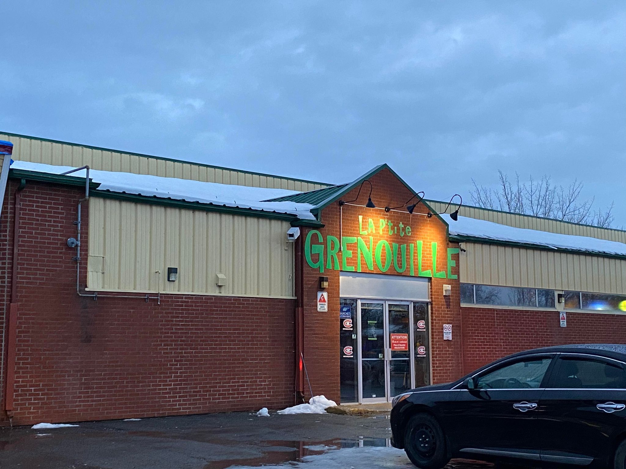 Le bar La p’tite grenouille à Saint-Constant accueillera Julien Lacroix